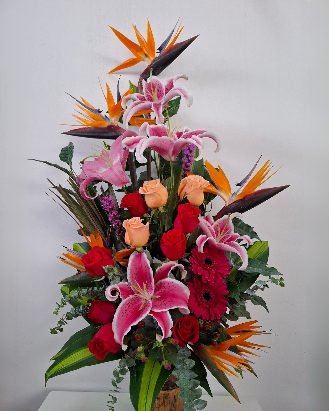Elegancia Tropical con Lirios | BCG-044 1