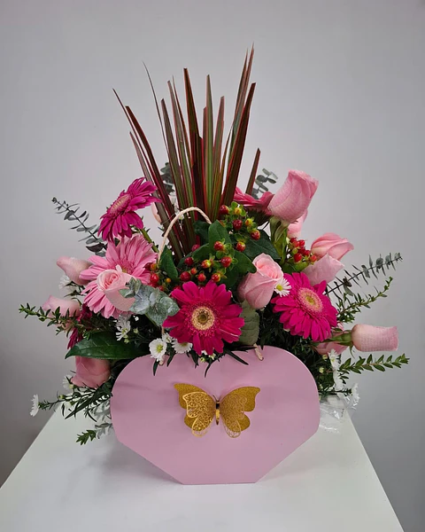 Mariposa Rosa en Madera Floral | BMA-046