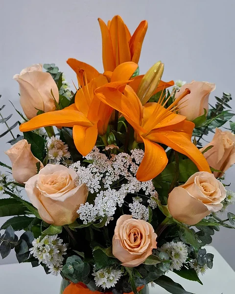 Ámbar en Florero Elegante | FLR-034