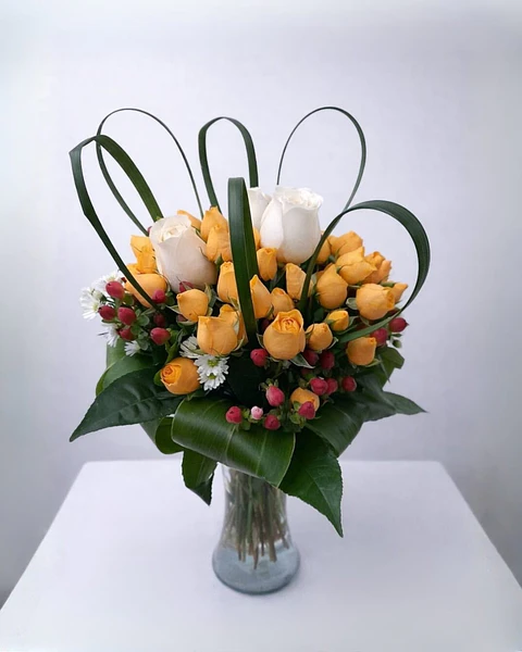 Caléndula en Florero Elegante | FLR-016