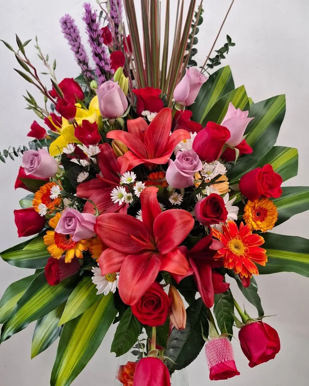 Carmesí en Florero Elegante | PRS-779 3