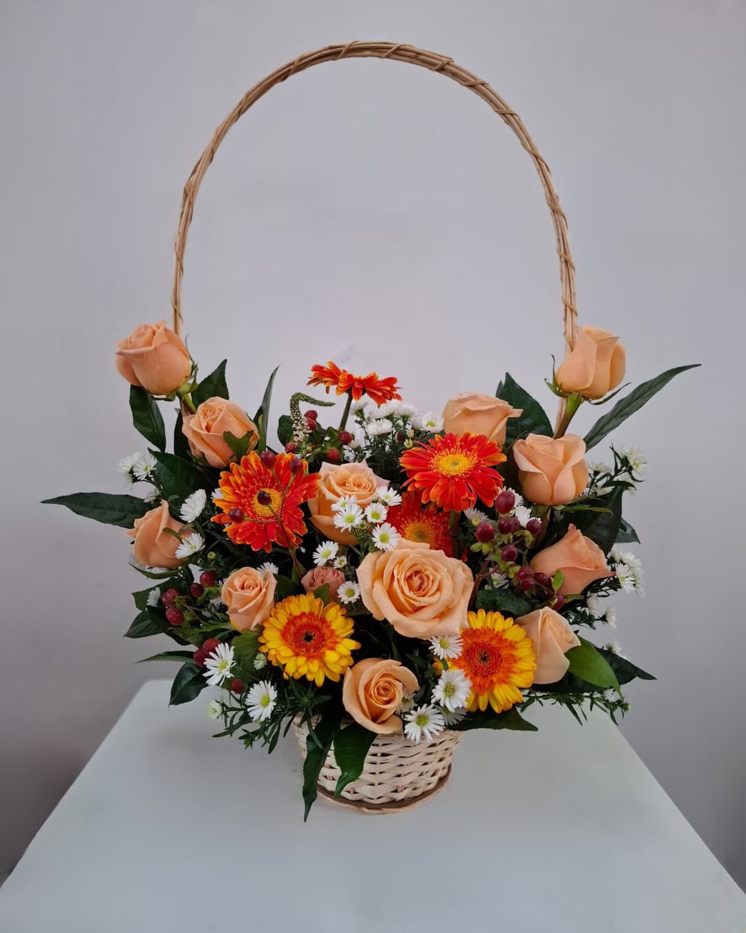 Cálida Aurora en Canasta Floral | CAN-025 1