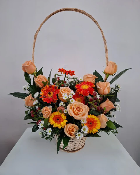 Cálida Aurora en Canasta Floral | CAN-025