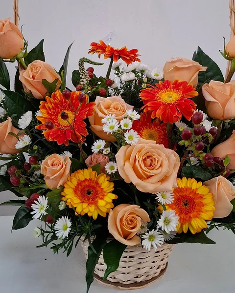 Cálida Aurora en Canasta Floral | CAN-025