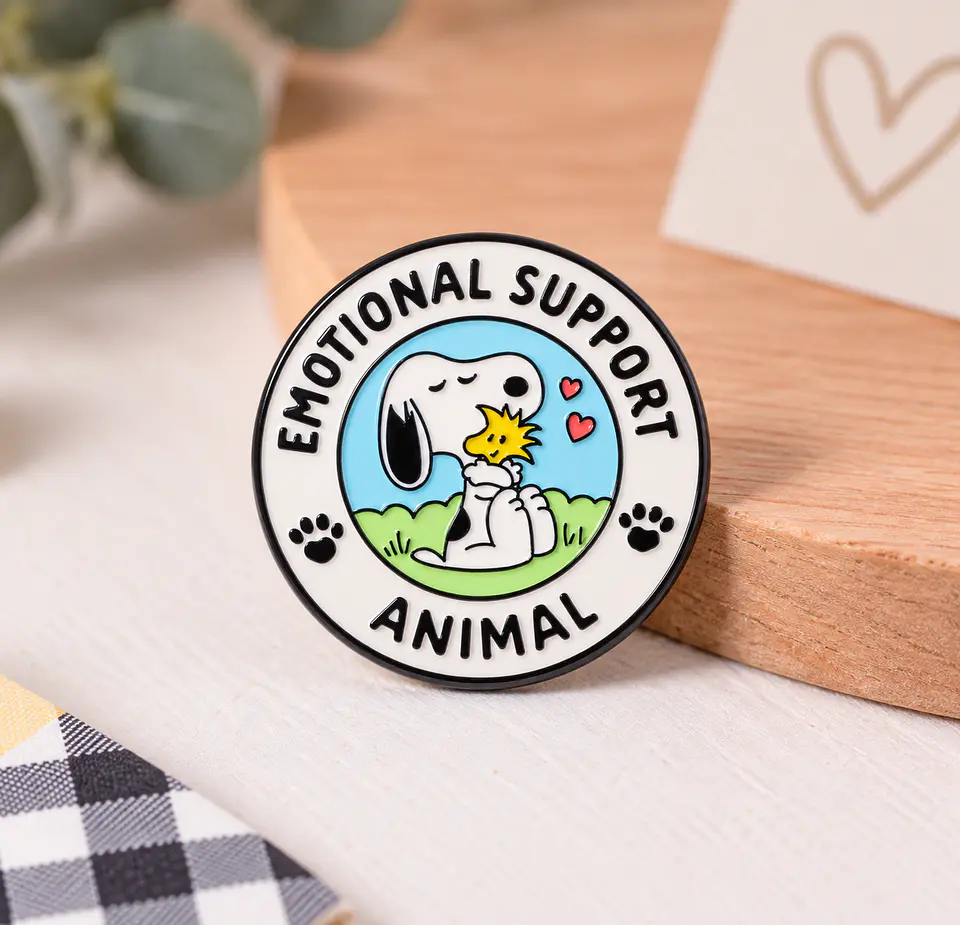 Pin Esmaltado Snoopy animal de apoyo emocional  2