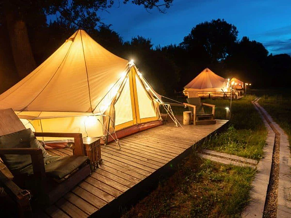 “Cuánto cuesta montar un glamping en Chile (y en cuánto tiempo se recupera la inversión)”.