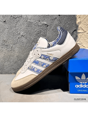Zapatillas Sam ba blancas líneas azules flores blancas 