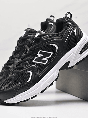 Zapatillas 530 negras suela blanca 