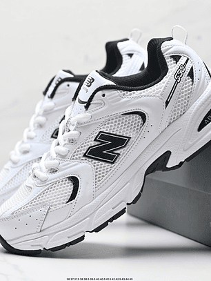 Zapatillas 530 blancas logo negro 