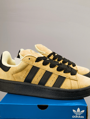 Zapatillas CAM PUS mostaza suela negra líneas negras 