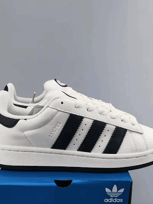 Zapatillas CAM PUS blancas suela negra líneas negras 