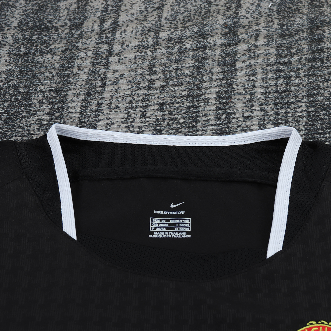 Retro Kids: 03-04 Manchester United Away 6