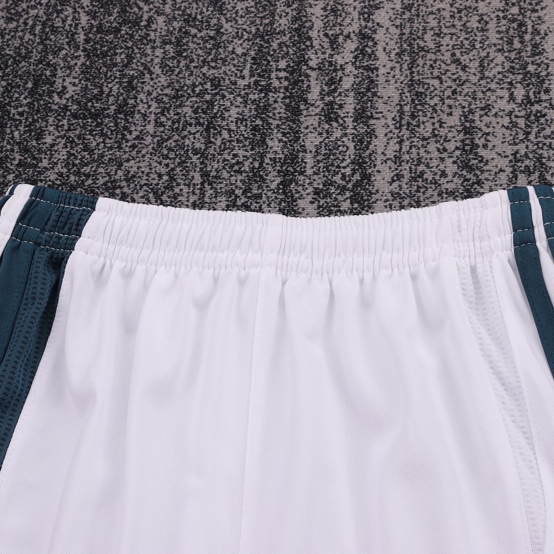 Retro Kids: 06-08 Liverpool Away 5