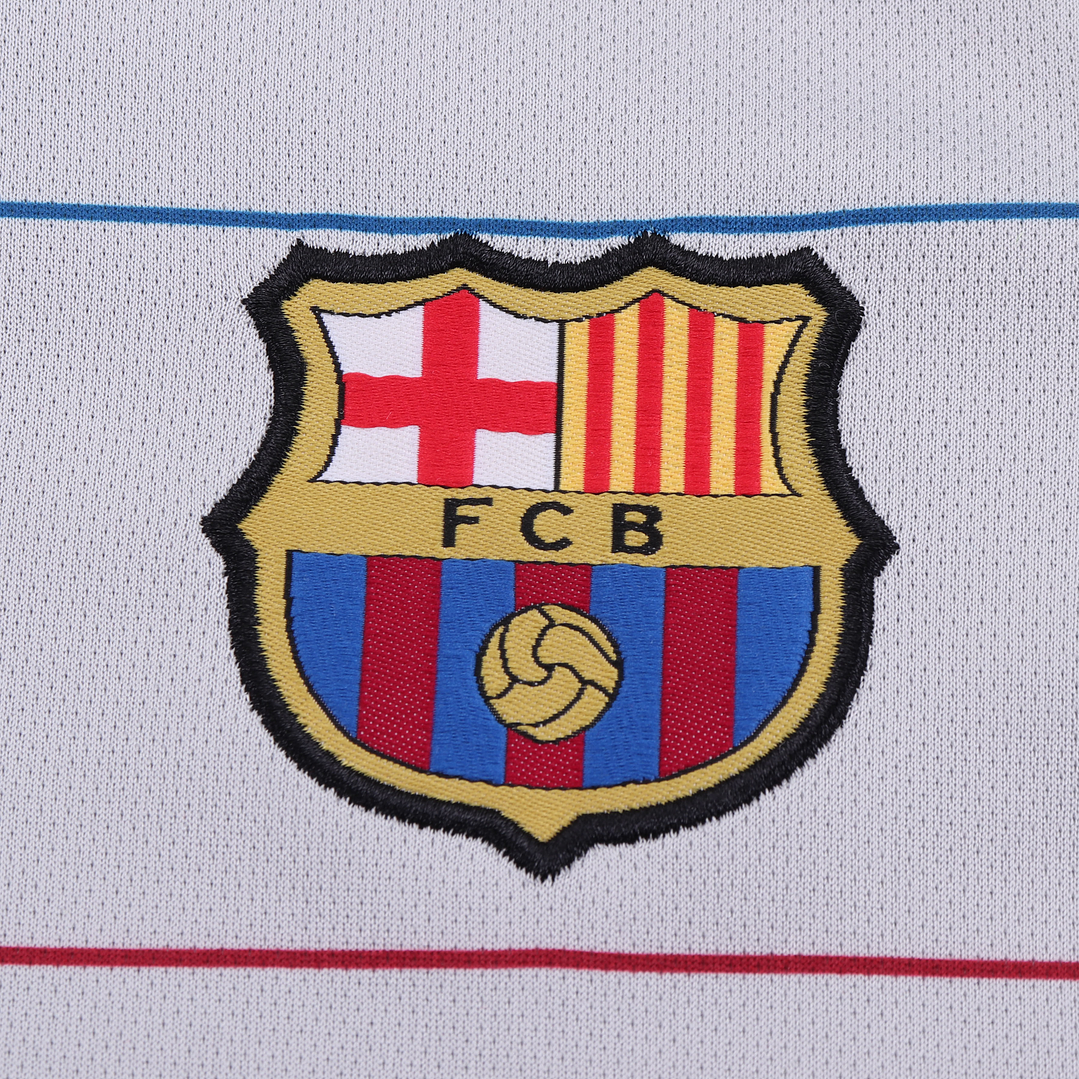 Retro Kids: 2003-2004 Futbol Club Barcelona Away Long-Sleeve  5