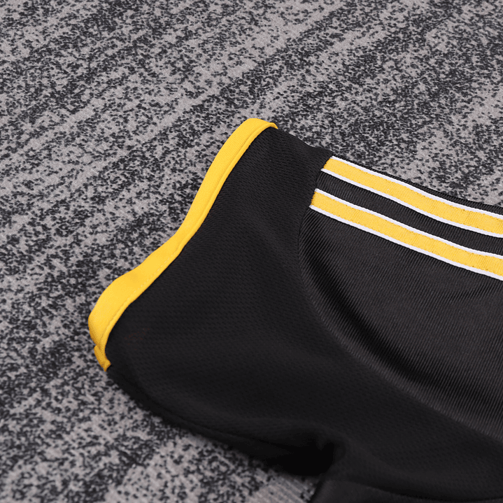 Retro Kids: 99-01 Real Madrid Away 8