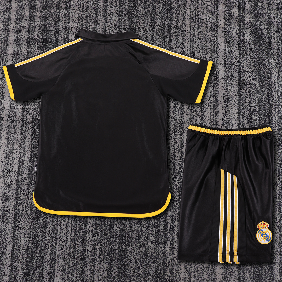 Retro Kids: 99-01 Real Madrid Away 2