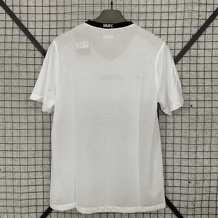 Retro: 08-09 Manchester United Away  2