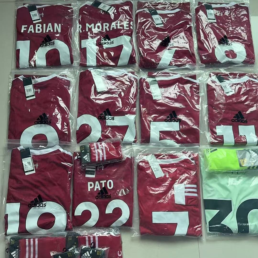 Football jersey collectible boxes: 1 piece, 2 pieces, 3 pieces, 4 pieces, 5 pieces 7