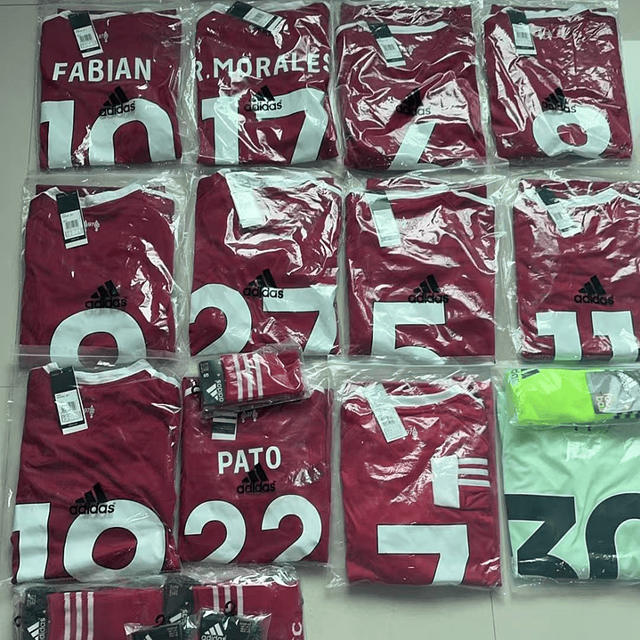 Football jersey collectible boxes: 1 piece, 2 pieces, 3 pieces, 4 pieces, 5 pieces 7