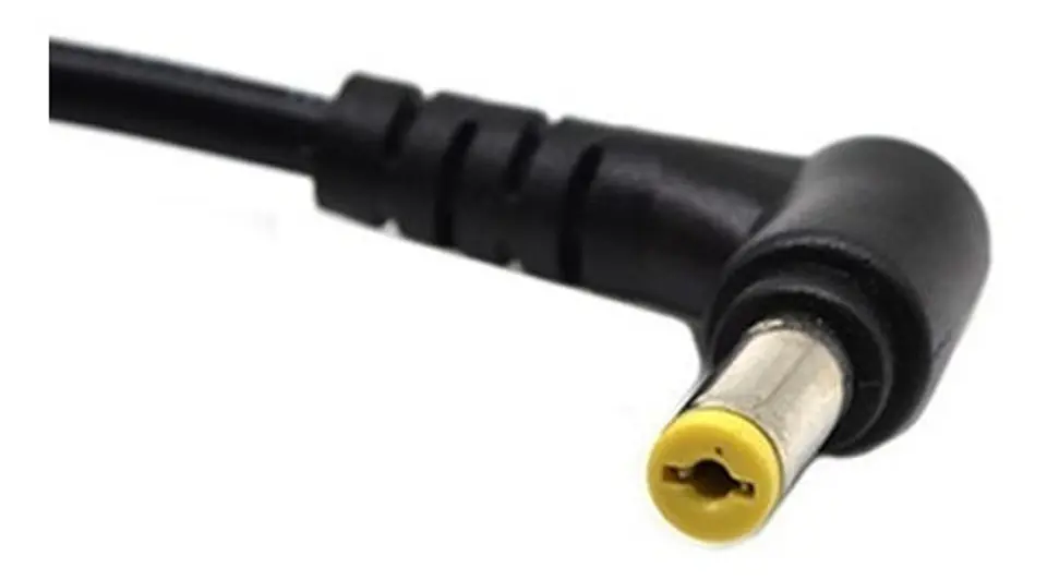 * Cargador de Notebook Acer 19v 3.42a 65w / 5.5x1.7mm 3