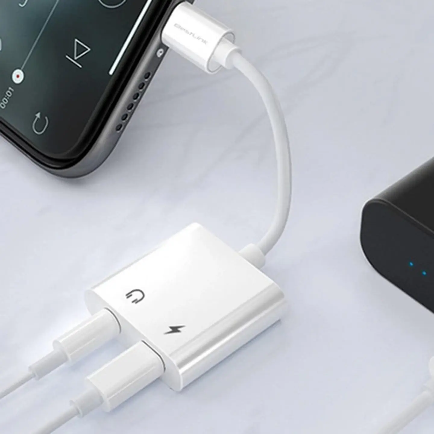 Adaptador 2 En 1 Para Carga iPhone + Audio 3.5 Audifonos 2