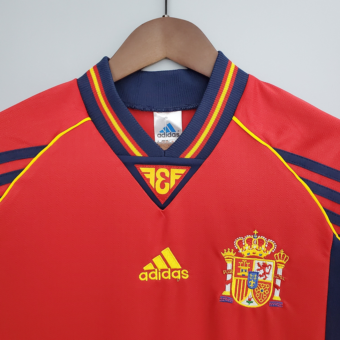 ESPAÑA l 1998 HOMBRE (RETRO) 3