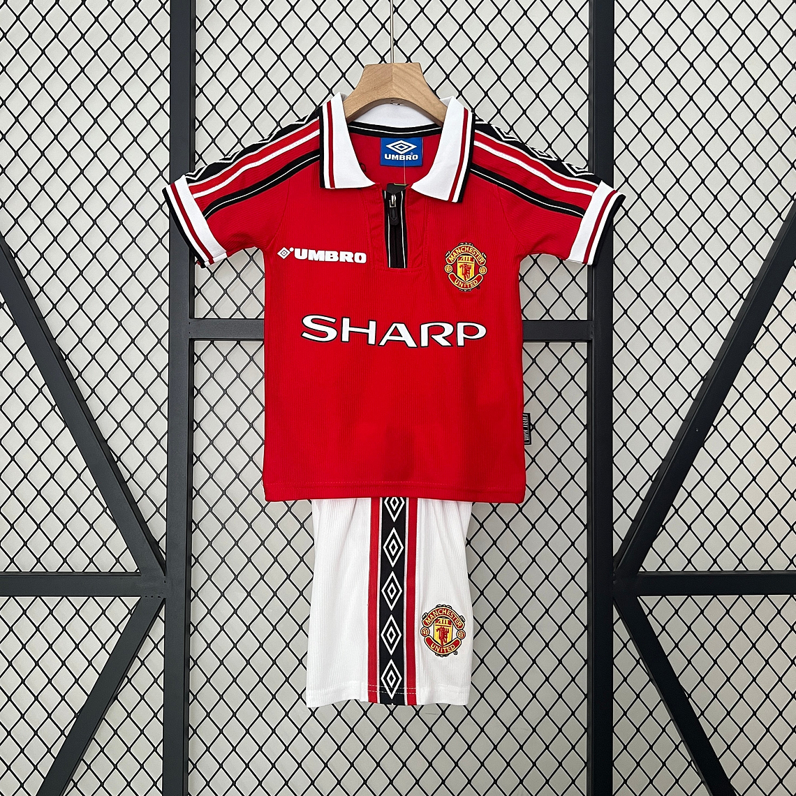 MANCHESTER UNITED I 98/99 CONJUNTO INFANTIL (RETRO) 1