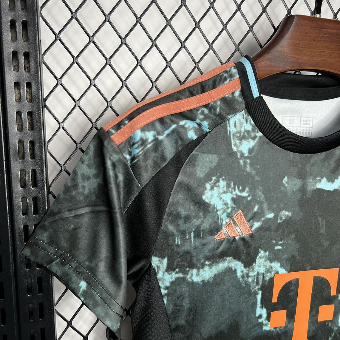 BAYERN DE MUNICH II 24/25 CONJUNTO INFANTIL 2