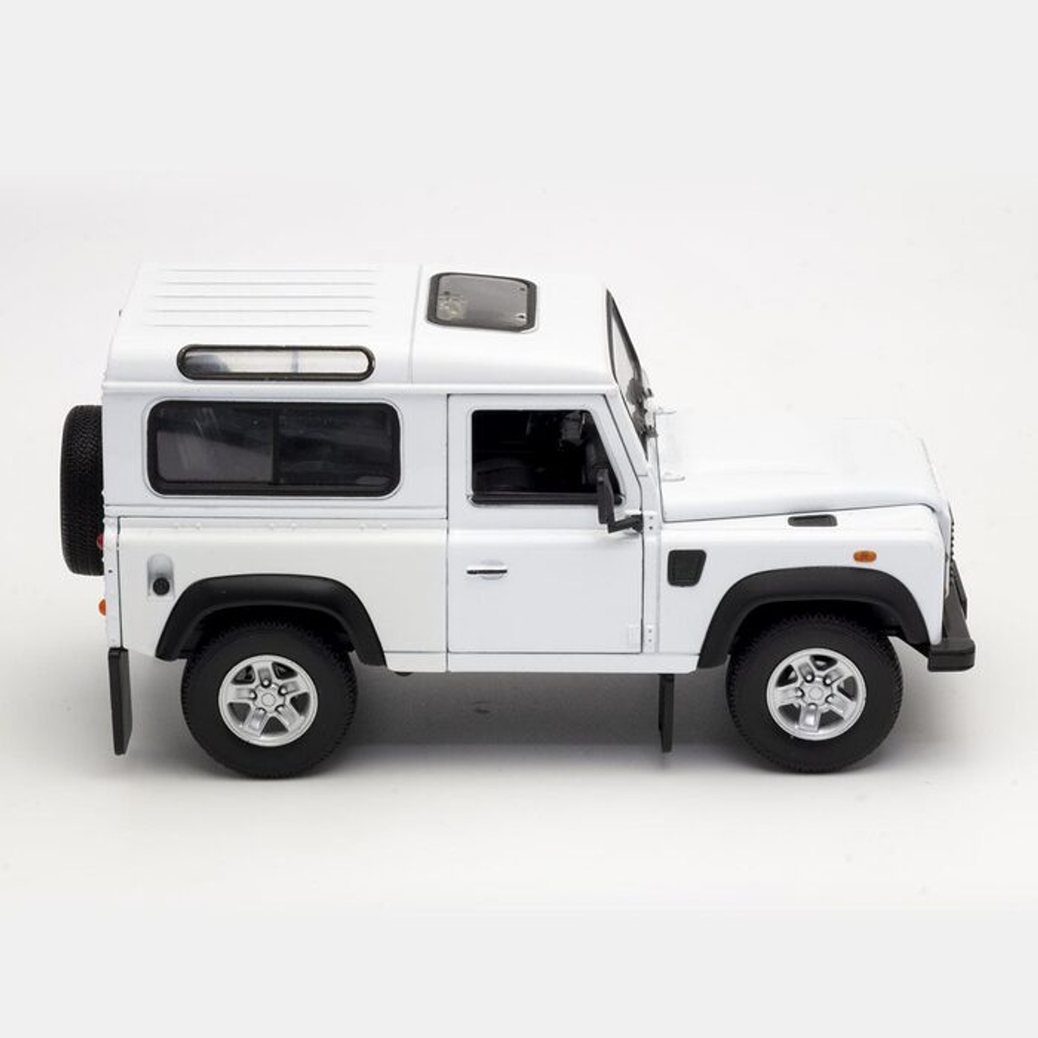 Welly - Land Rover Defender - Escala: 1:34-1:39 4