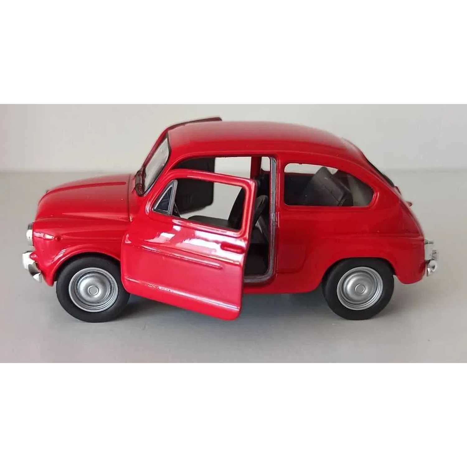 Welly - Fiat 600 - Escala 1:34-1:39 3