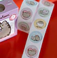 Wero – Stickers en Rollo Pusheen – 9 Metros – Más de 360 Stickers - Miniatura 2