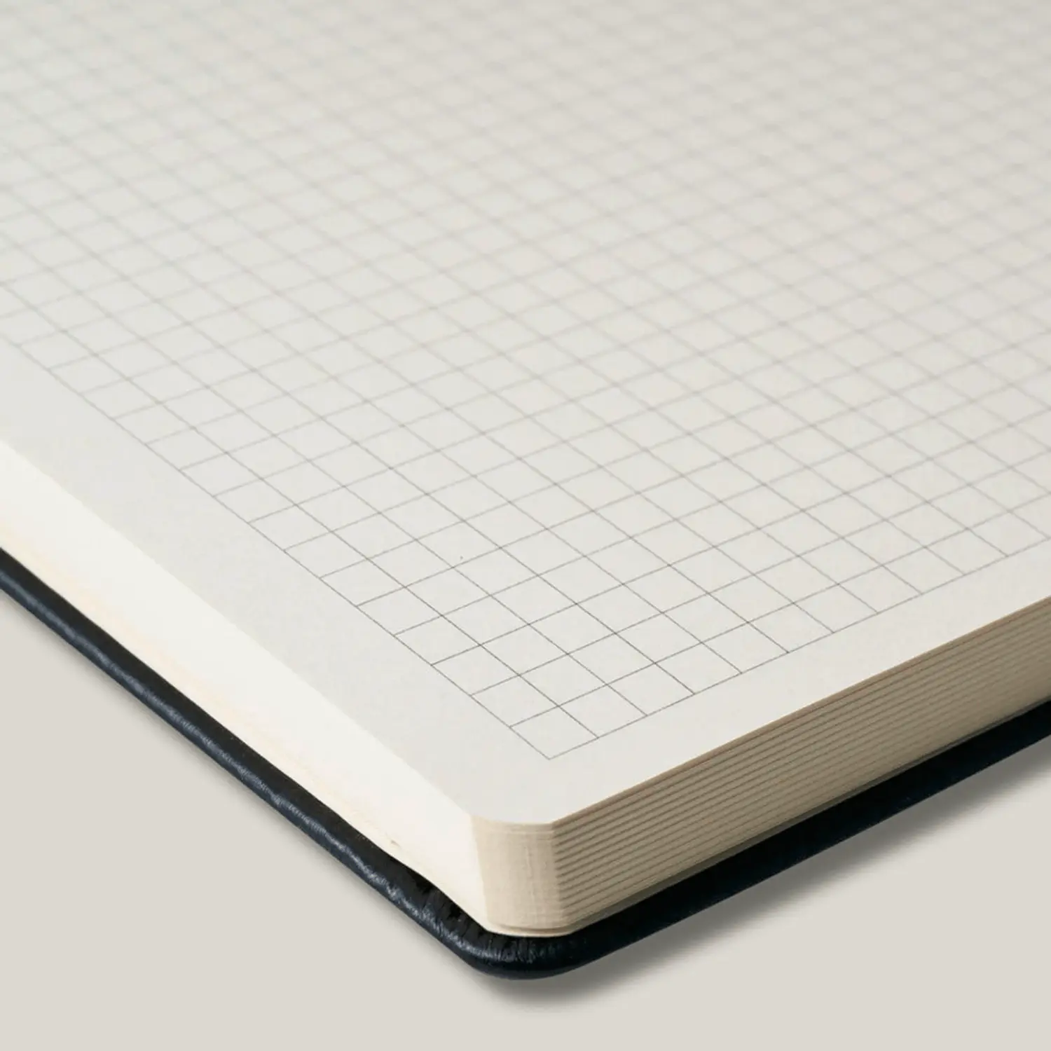 Sakura – Libreta Hoja Crema con Cuadros – 13 x 21 cm – 4