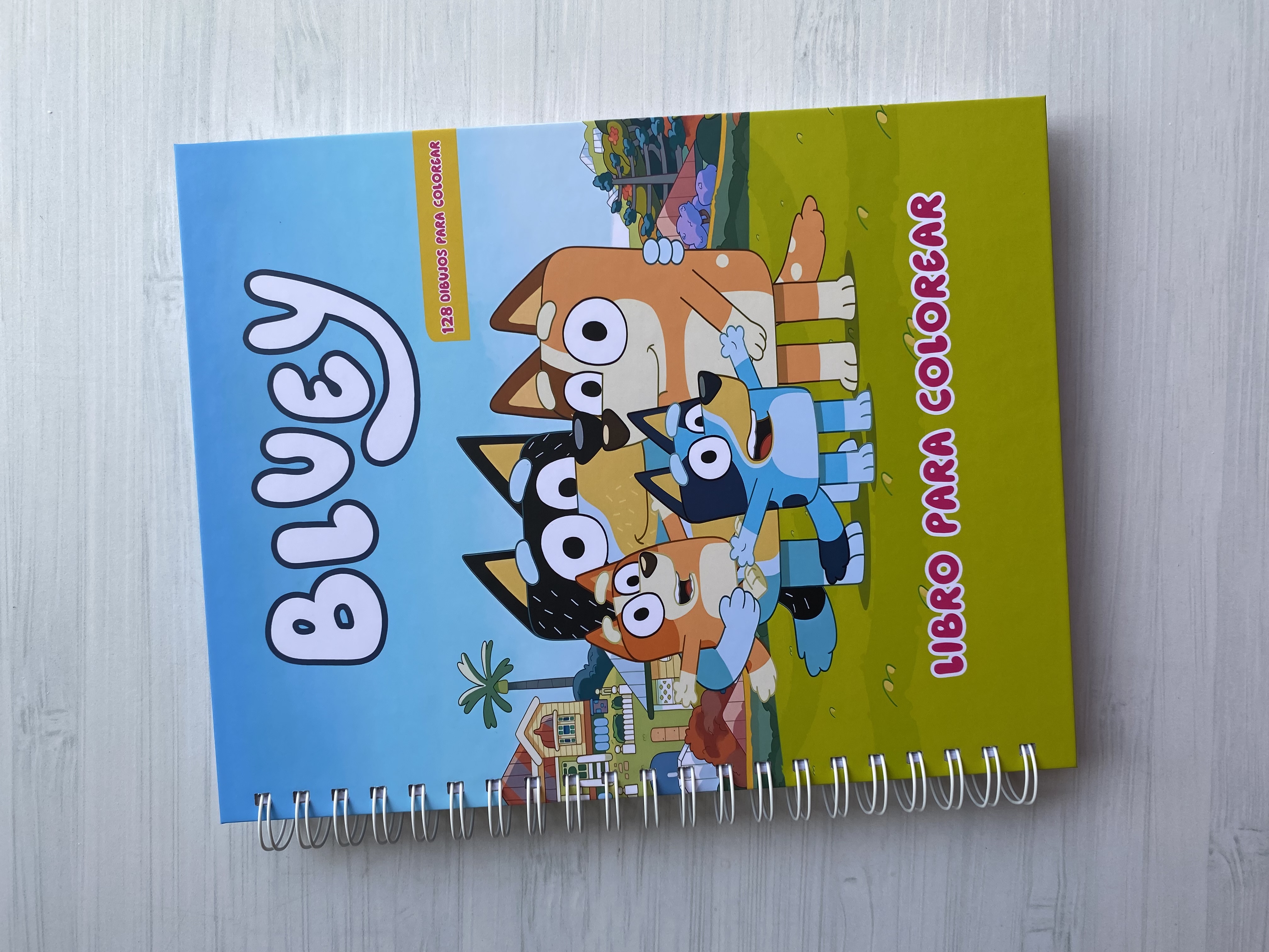 Libro para colorear “Bluey” (100 imágenes)