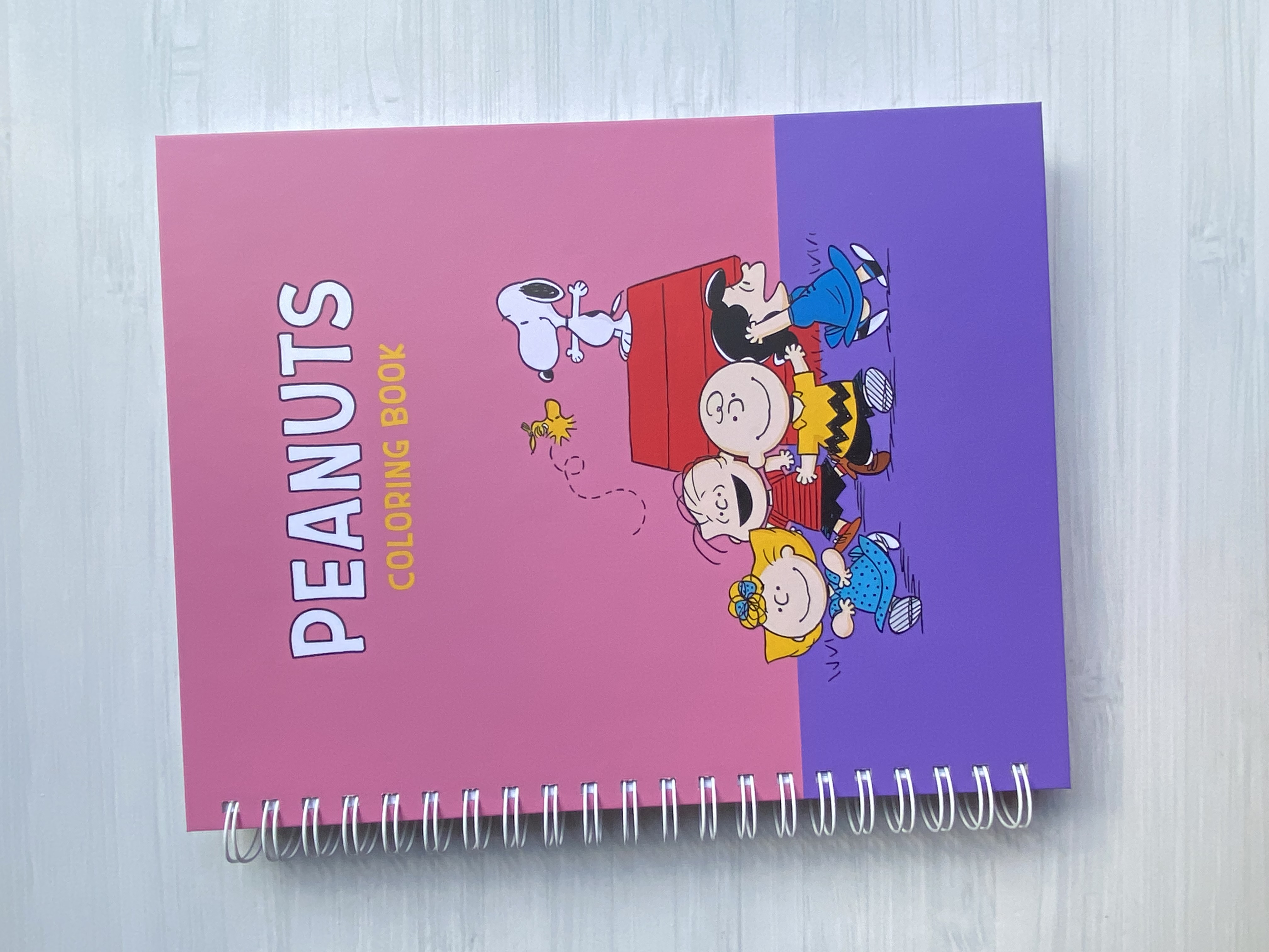Libro para colorear “Peanuts”