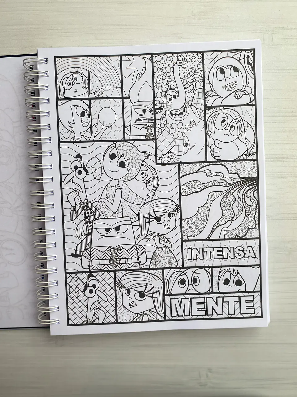 Libro para colorear “Intensamente” 3