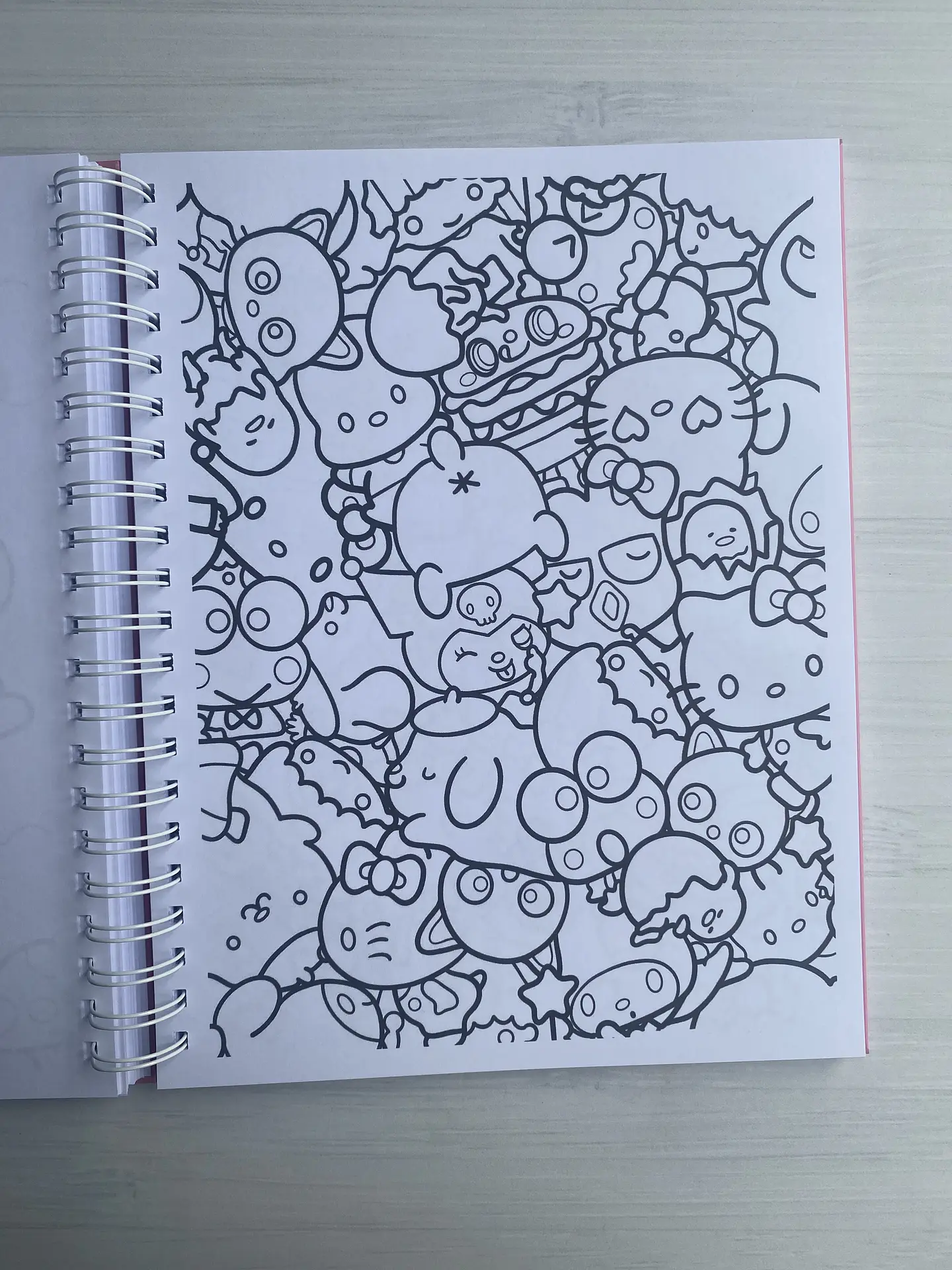 Libro para colorear “Sanrio” 2