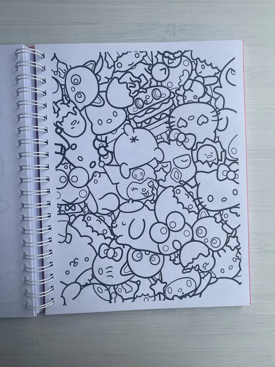 Libro para colorear “Sanrio” 2