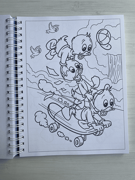 Libro para colorear “Mickey y sus amigos” 3