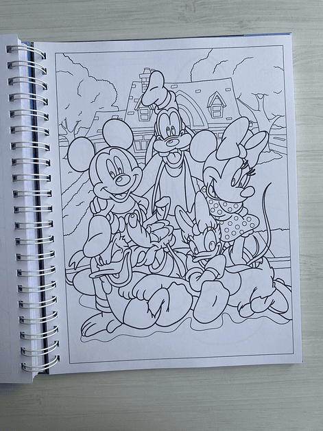 Libro para colorear “Mickey y sus amigos” 5