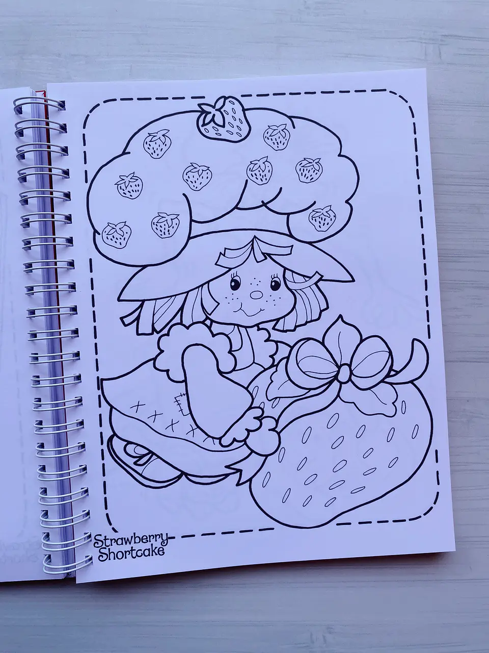 Libro para colorear “Frutillitas” 2