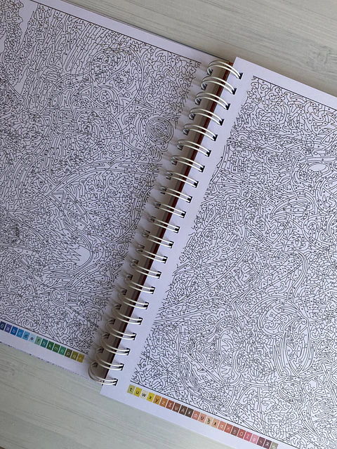 Libro para colorear "Héroes vs Villanos - La Batalla"