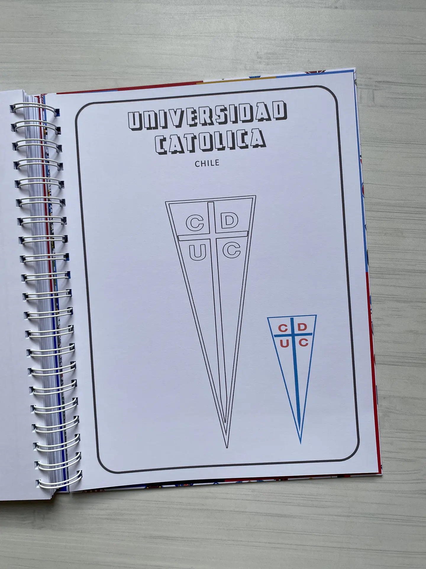 Libro para colorear “Escudos del futbol Mundial” 10