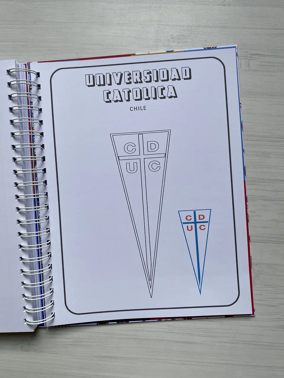 Libro para colorear “Escudos del futbol Mundial” 10