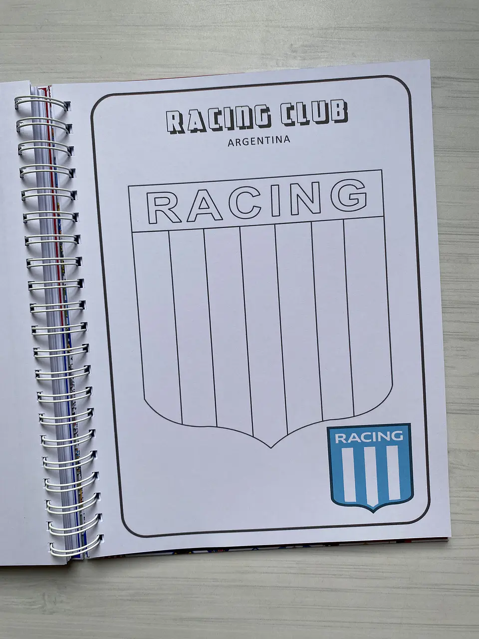 Libro para colorear “Escudos del futbol Mundial” 16