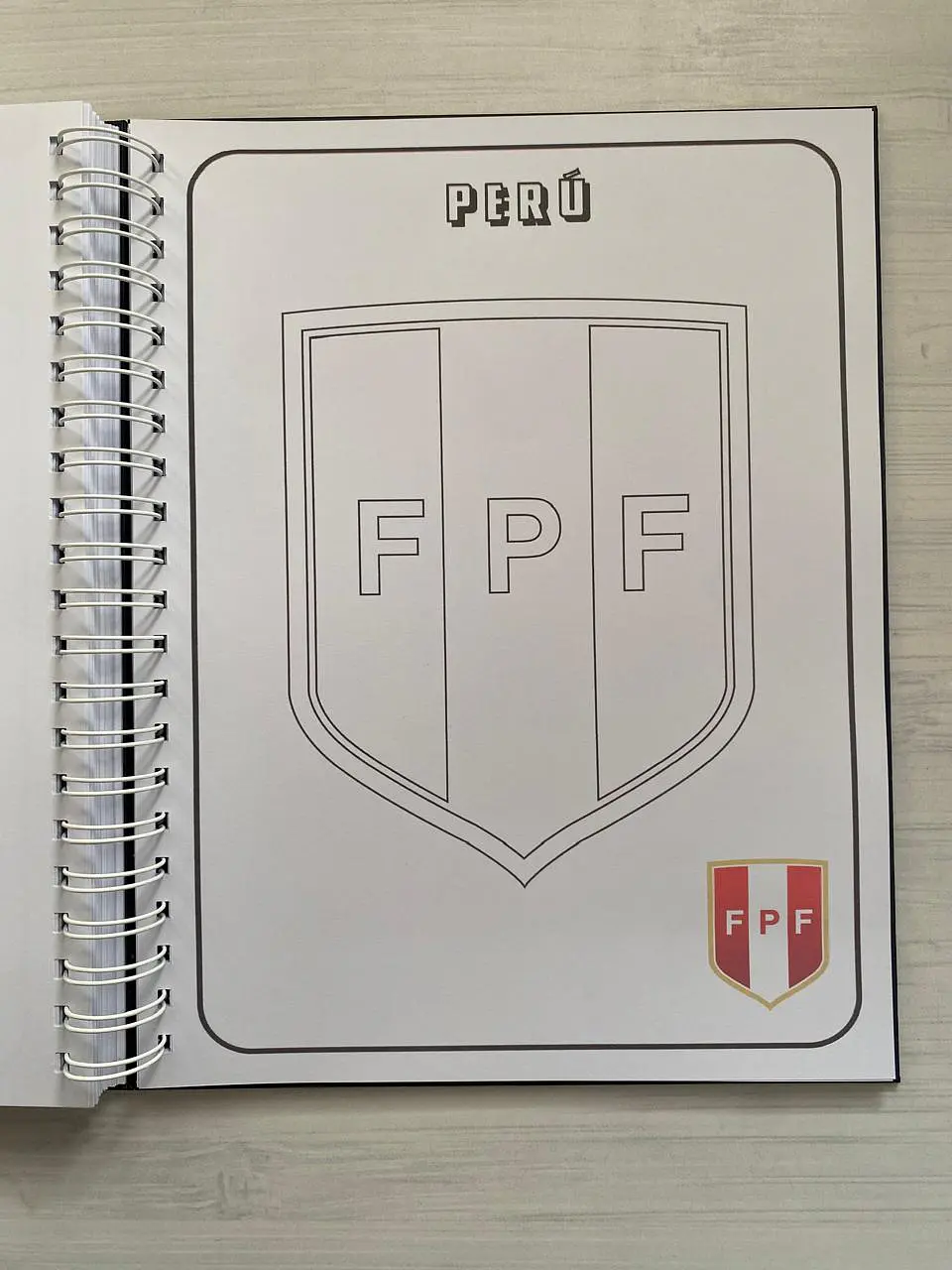 Libro para colorear “Escudos de los equipos de la copa mundial de la FIFA” 5
