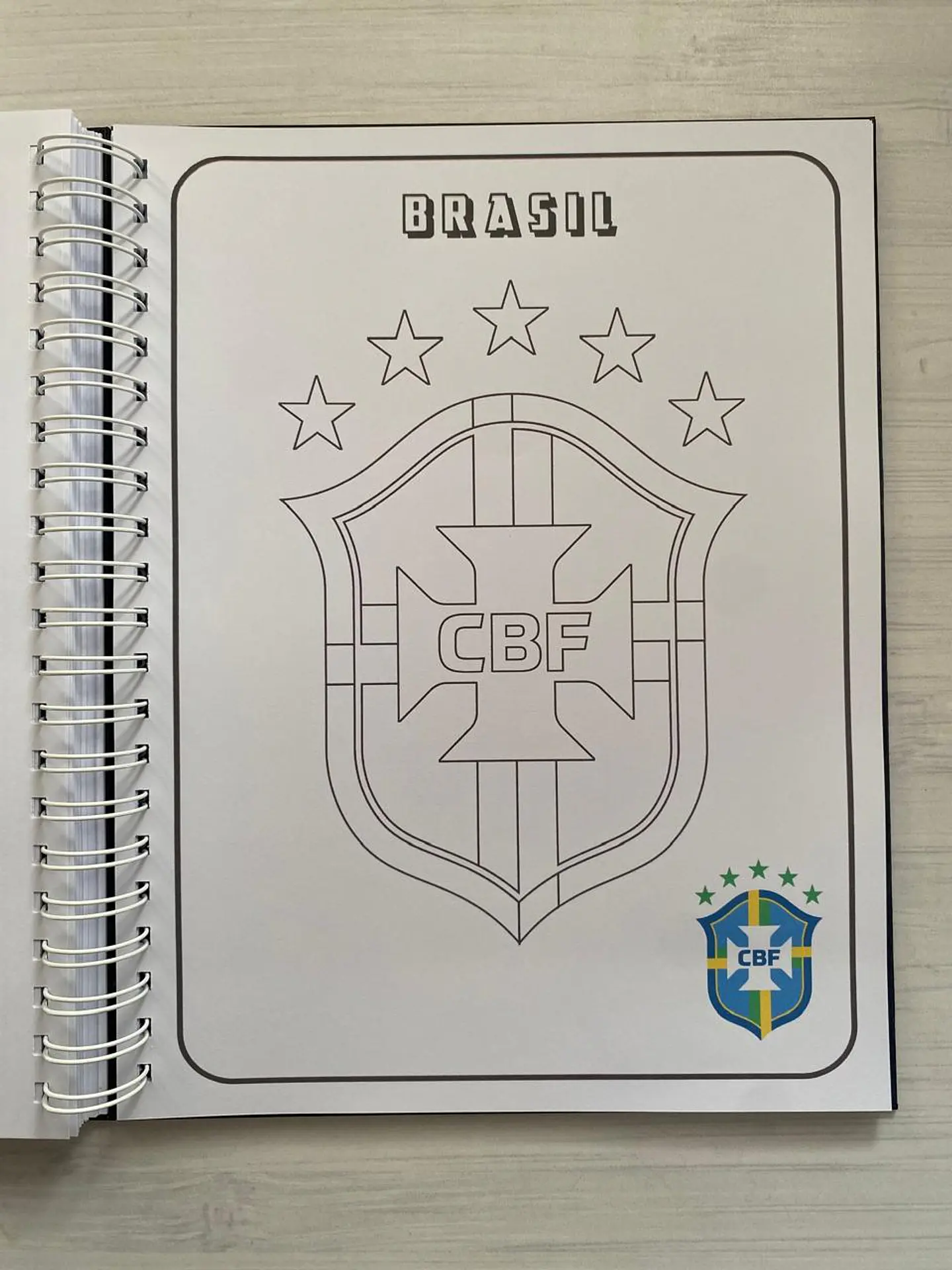 Libro para colorear “Escudos de los equipos de la copa mundial de la FIFA” 4