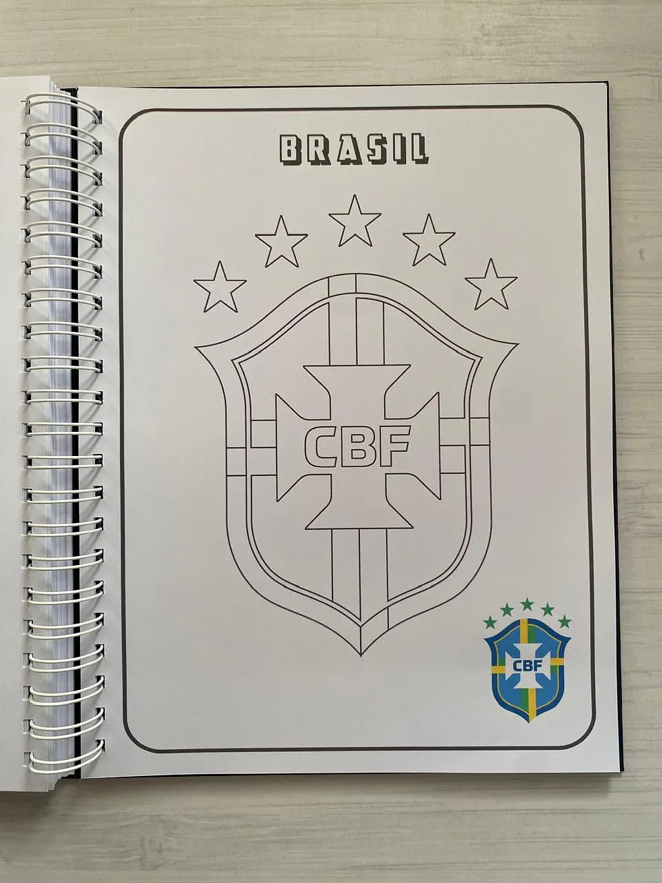 Libro para colorear “Escudos de los equipos de la copa mundial de la FIFA” 4