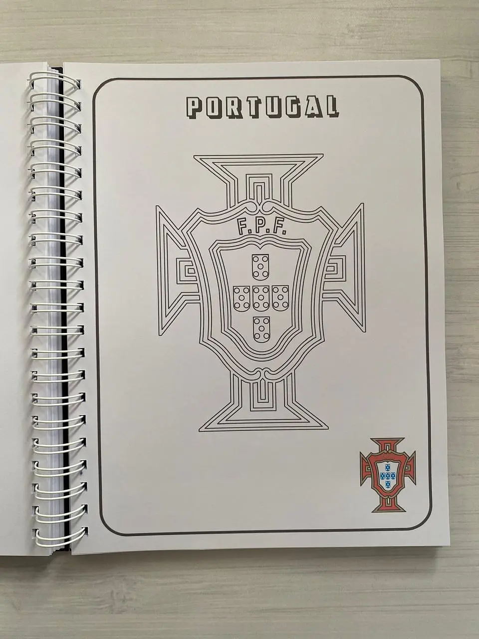 Libro para colorear “Escudos de los equipos de la copa mundial de la FIFA” 9