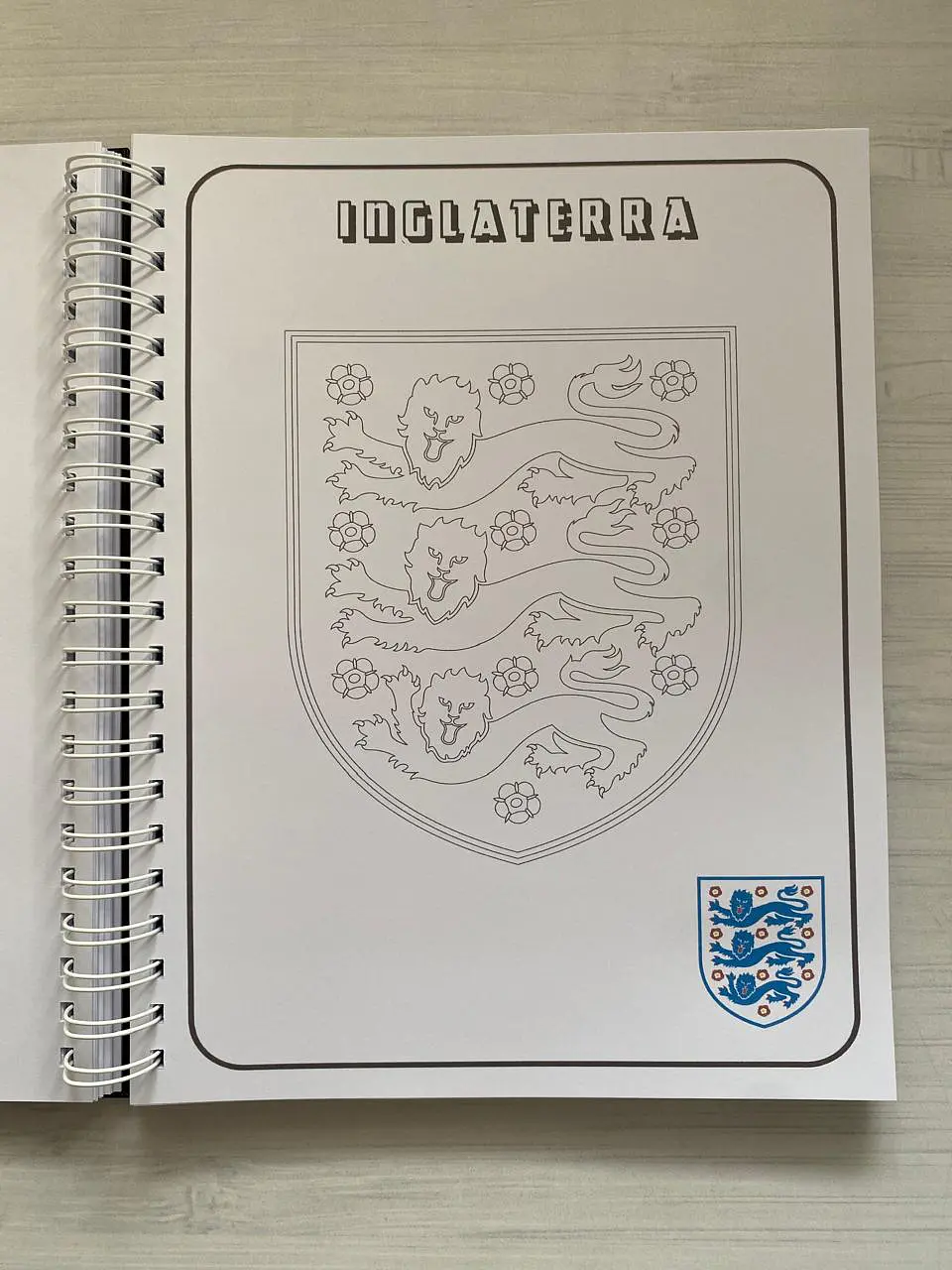Libro para colorear “Escudos de los equipos de la copa mundial de la FIFA” 12