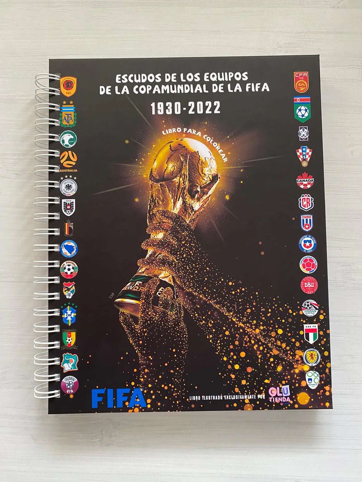 Libro para colorear “Escudos de los equipos de la copa mundial de la FIFA” 1